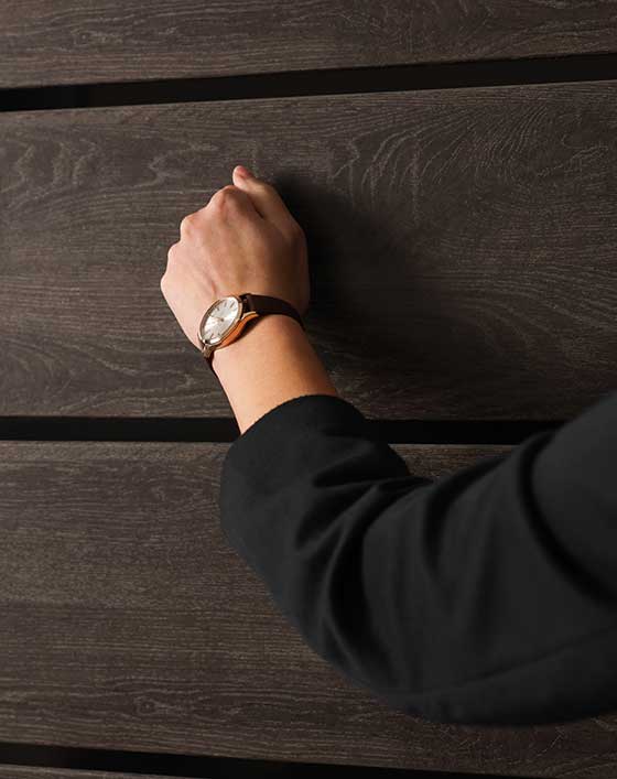 Un commissaire de justice, anciennement huissier de l'étude Margolle Barbet & Monchaux en train d'intervenir chez un client dans l'Oise