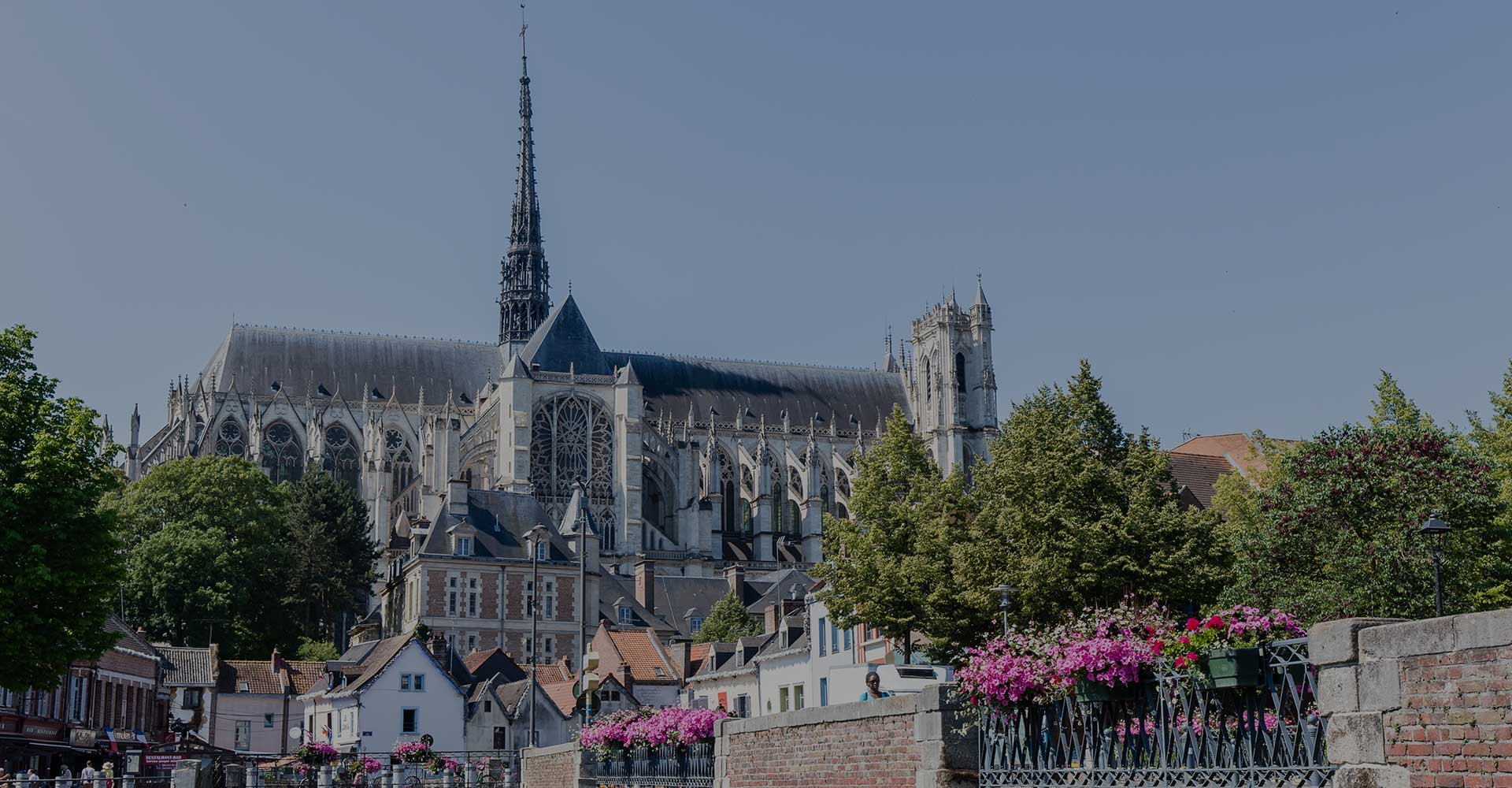 Photo du slider de la cathédrale d'Amiens, ville dans laquelle se situe l'étude des commissaires de justice Margolle Barbet & Monchaux