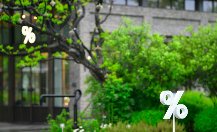 Illustrer le thème de l'article : Intérêt légal : définition, calcul et rôle du commissaire de justice