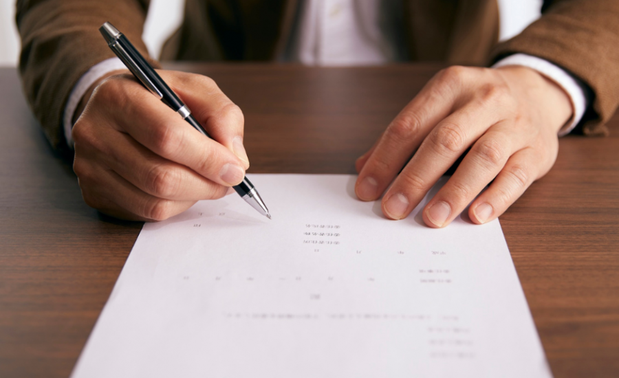 La reconnaissance de dette est un outil indispensable pour sécuriser un prêt entre particuliers. Découvrez comment la rédiger correctement et comment le commissaire de justice renforce votre sécurité juridique.