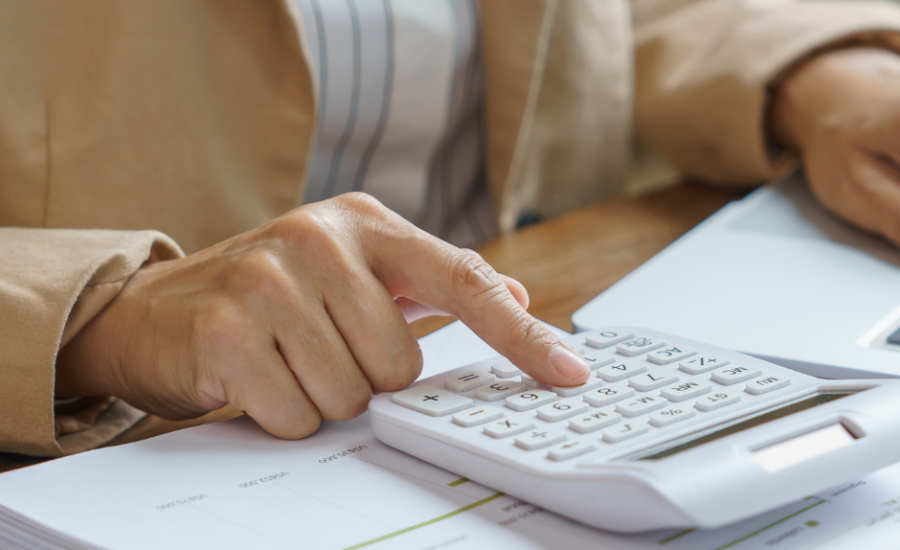 Quel est le prix d’un constat de commissaire de justice ? Honoraires libres, critères de coût, TVA et valeur juridique : découvrez tout ce qu’il faut savoir.