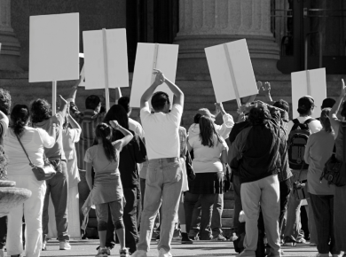 Constat de grève : découvrez pourquoi faire intervenir un commissaire de justice pour sécuriser un conflit social et constituer une preuve juridique.