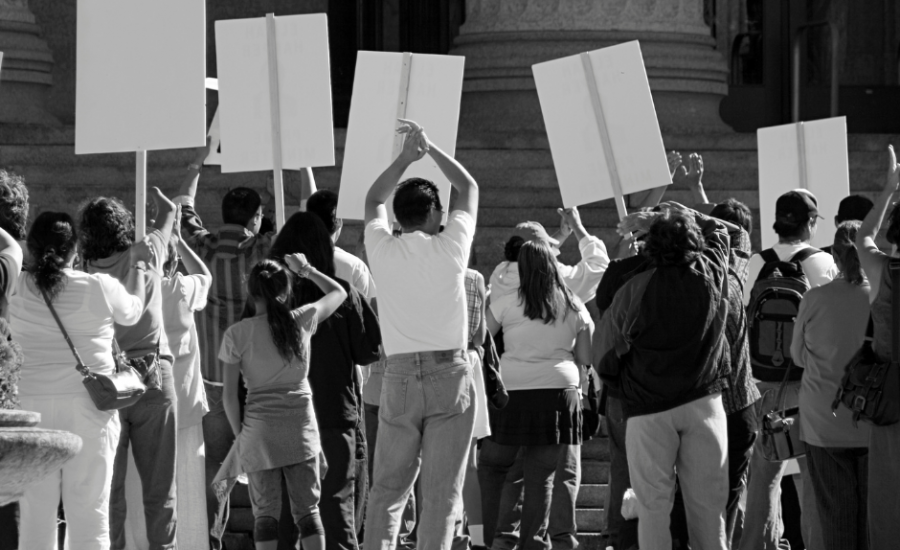 Constat de grève : découvrez pourquoi faire intervenir un commissaire de justice pour sécuriser un conflit social et constituer une preuve juridique.